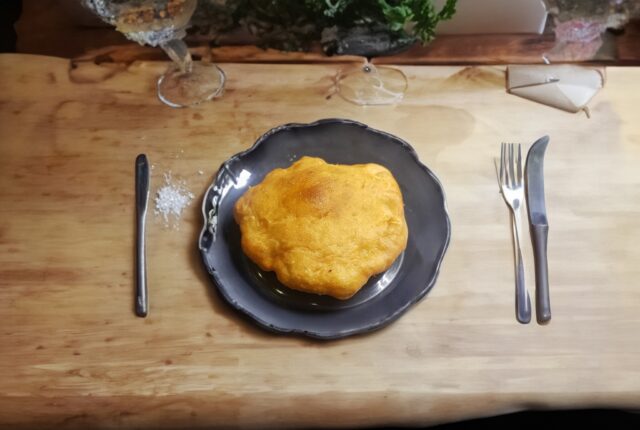 A pizza frita italiana, também conhecida como "pizza montanara" ou "pizza fritta napoletana", tem suas raízes na…