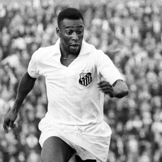 Há quem tente se comparar a esse atleta, não, não existe comparação . Coloque qualquer um, qualquer ganhador de bola de…
