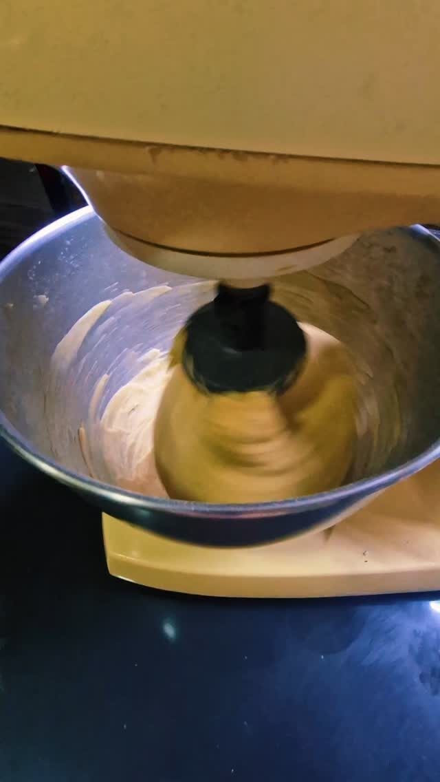 Famoso Folar ou Bola dependendo da região de Portugal. Receita no site www.cozinhandonocaos.com.br